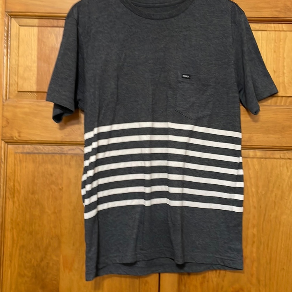 RVCA Mens short sleeve T-shirt. Size Small